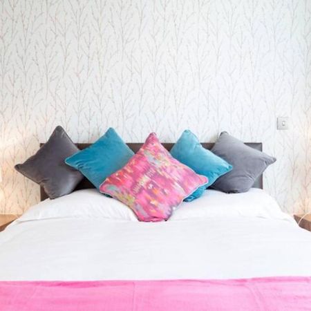 Contemporary & Homely Penthouse, 2 Mins Walk From Cambridge Station, Lift Access, Secured Gated On-Site Parking, Self Check-In, Super Fast Wifi, Terrace & Sleeps 6 Екстериор снимка