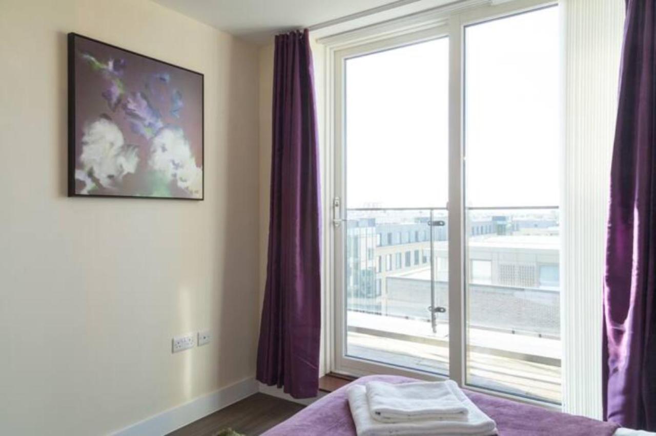 Contemporary & Homely Penthouse, 2 Mins Walk From Cambridge Station, Lift Access, Secured Gated On-Site Parking, Self Check-In, Super Fast Wifi, Terrace & Sleeps 6 Екстериор снимка