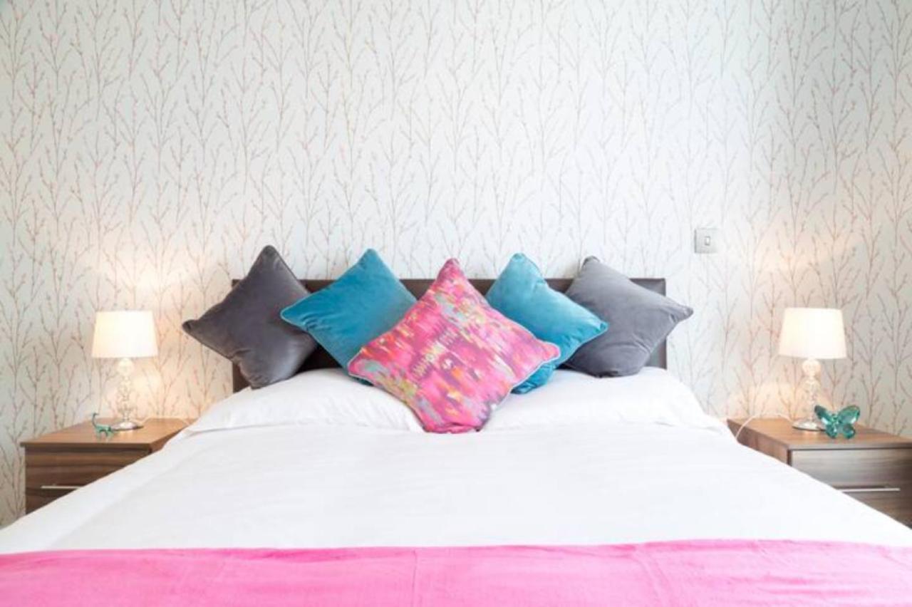Contemporary & Homely Penthouse, 2 Mins Walk From Cambridge Station, Lift Access, Secured Gated On-Site Parking, Self Check-In, Super Fast Wifi, Terrace & Sleeps 6 Екстериор снимка