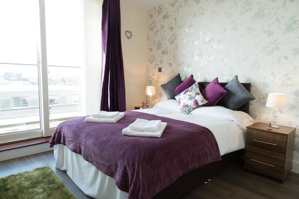 Contemporary & Homely Penthouse, 2 Mins Walk From Cambridge Station, Lift Access, Secured Gated On-Site Parking, Self Check-In, Super Fast Wifi, Terrace & Sleeps 6 Екстериор снимка