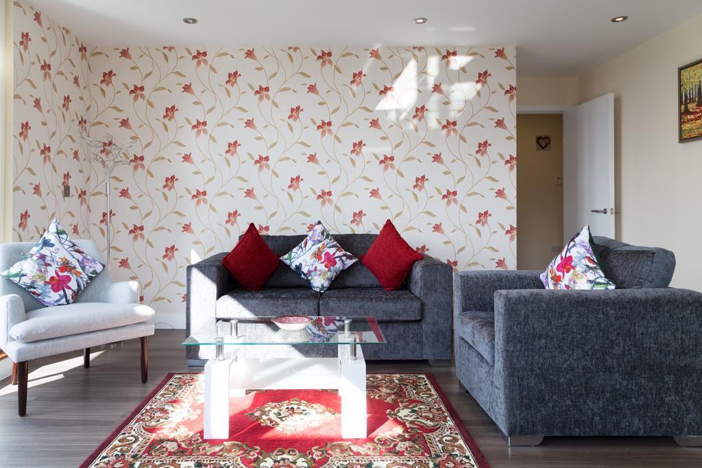 Contemporary & Homely Penthouse, 2 Mins Walk From Cambridge Station, Lift Access, Secured Gated On-Site Parking, Self Check-In, Super Fast Wifi, Terrace & Sleeps 6 Екстериор снимка