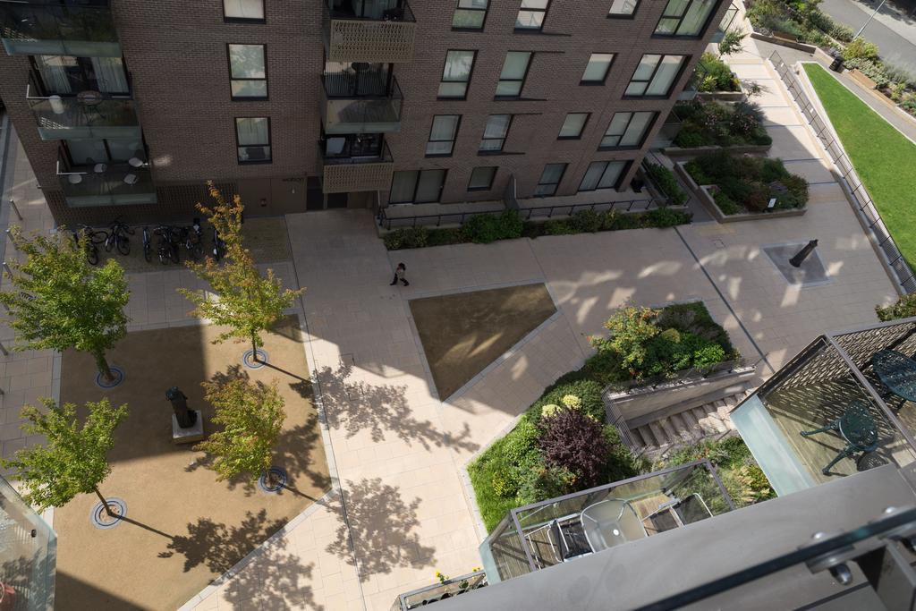 Contemporary & Homely Penthouse, 2 Mins Walk From Cambridge Station, Lift Access, Secured Gated On-Site Parking, Self Check-In, Super Fast Wifi, Terrace & Sleeps 6 Екстериор снимка
