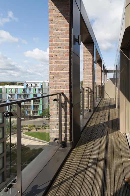 Contemporary & Homely Penthouse, 2 Mins Walk From Cambridge Station, Lift Access, Secured Gated On-Site Parking, Self Check-In, Super Fast Wifi, Terrace & Sleeps 6 Екстериор снимка