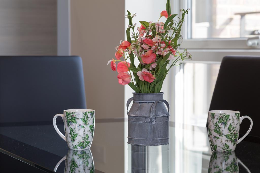 Contemporary & Homely Penthouse, 2 Mins Walk From Cambridge Station, Lift Access, Secured Gated On-Site Parking, Self Check-In, Super Fast Wifi, Terrace & Sleeps 6 Екстериор снимка