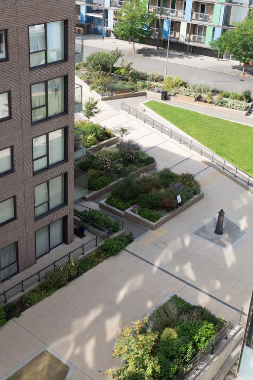 Contemporary & Homely Penthouse, 2 Mins Walk From Cambridge Station, Lift Access, Secured Gated On-Site Parking, Self Check-In, Super Fast Wifi, Terrace & Sleeps 6 Екстериор снимка