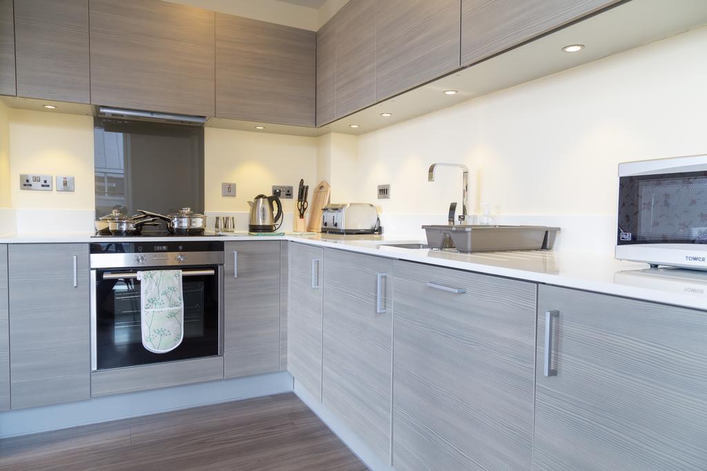 Contemporary & Homely Penthouse, 2 Mins Walk From Cambridge Station, Lift Access, Secured Gated On-Site Parking, Self Check-In, Super Fast Wifi, Terrace & Sleeps 6 Екстериор снимка