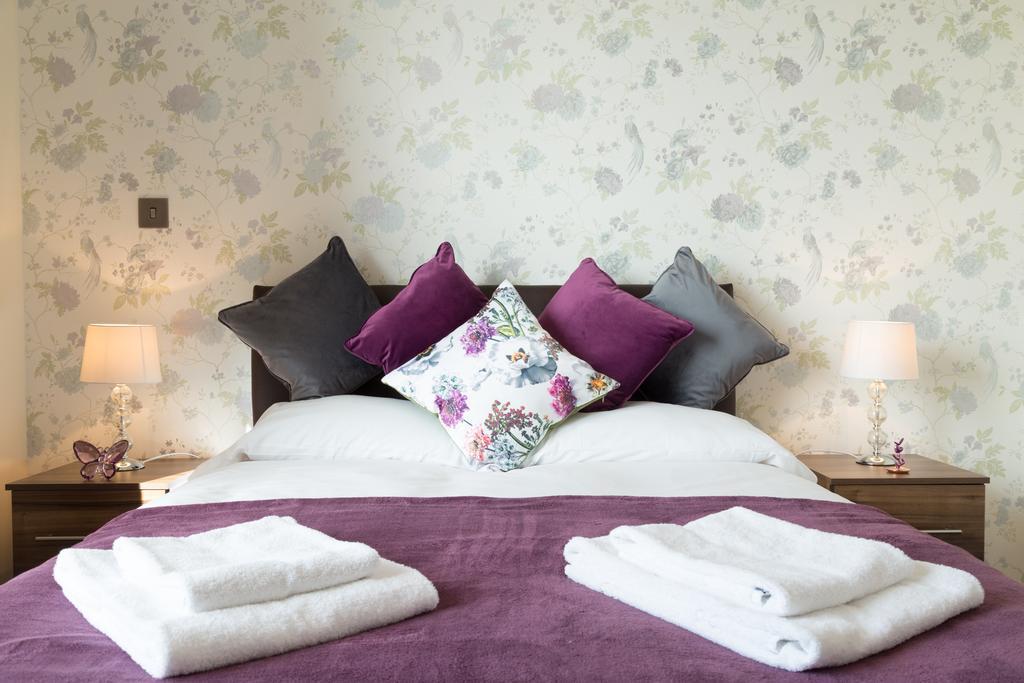 Contemporary & Homely Penthouse, 2 Mins Walk From Cambridge Station, Lift Access, Secured Gated On-Site Parking, Self Check-In, Super Fast Wifi, Terrace & Sleeps 6 Екстериор снимка