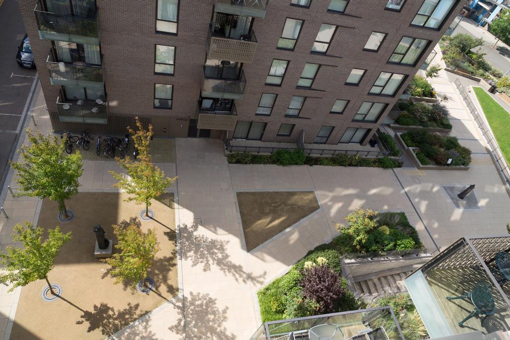 Contemporary & Homely Penthouse, 2 Mins Walk From Cambridge Station, Lift Access, Secured Gated On-Site Parking, Self Check-In, Super Fast Wifi, Terrace & Sleeps 6 Екстериор снимка
