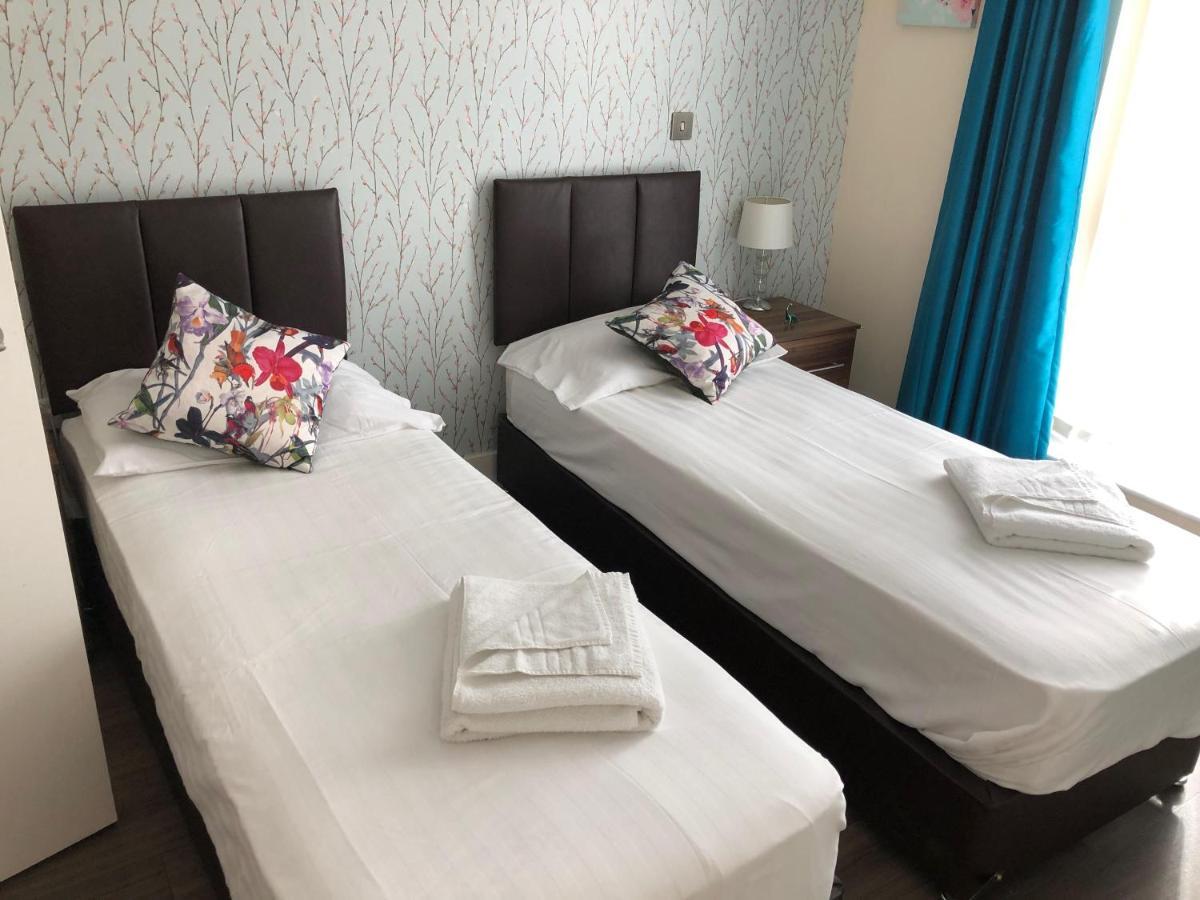 Contemporary & Homely Penthouse, 2 Mins Walk From Cambridge Station, Lift Access, Secured Gated On-Site Parking, Self Check-In, Super Fast Wifi, Terrace & Sleeps 6 Екстериор снимка
